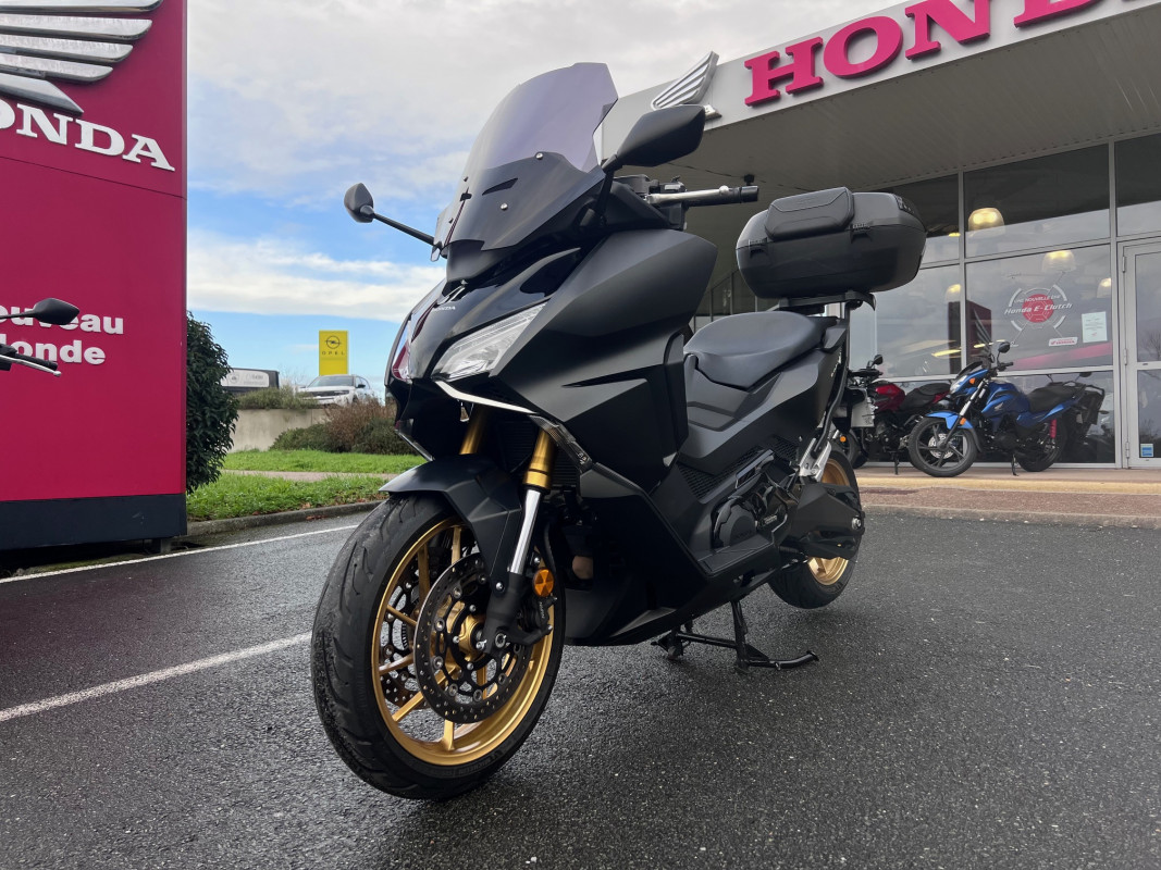 HONDA FORZA 750 NOUVEAU MONDE  PUILBOREAU 