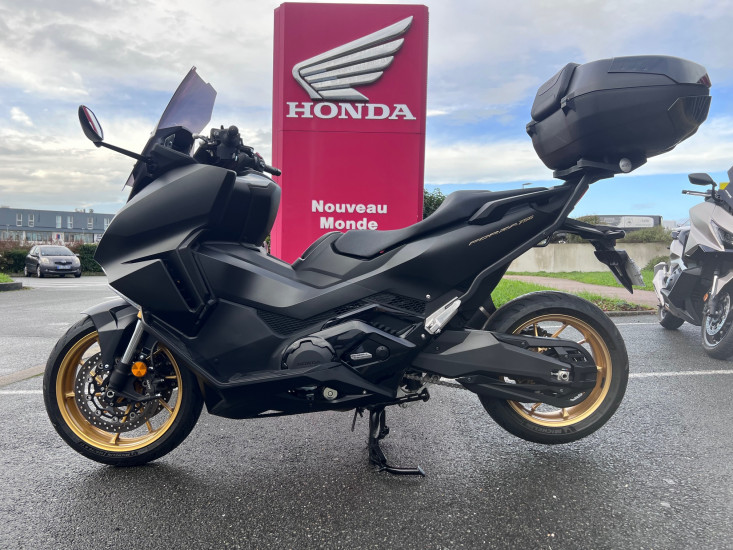 HONDA FORZA 750 - PUILBOREAU