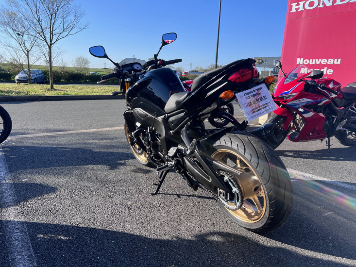 YAMAHA FZ8 - PUILBOREAU