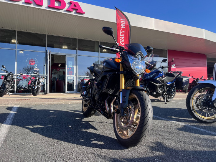 YAMAHA FZ8 - PUILBOREAU